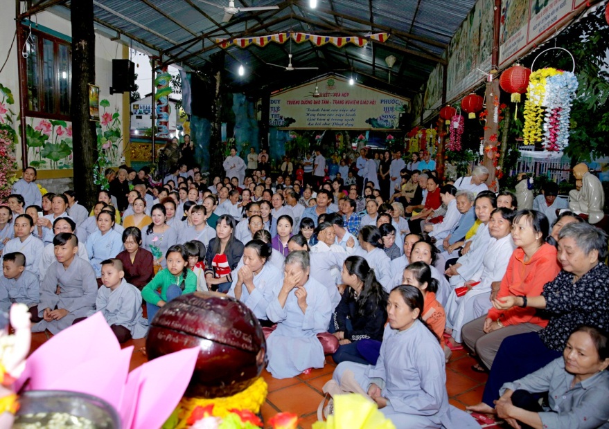  - Mừng đại lễ Phật Đản: Đêm nhạc thiện nguyện tại chùa Huyền Trang (Hình 4).