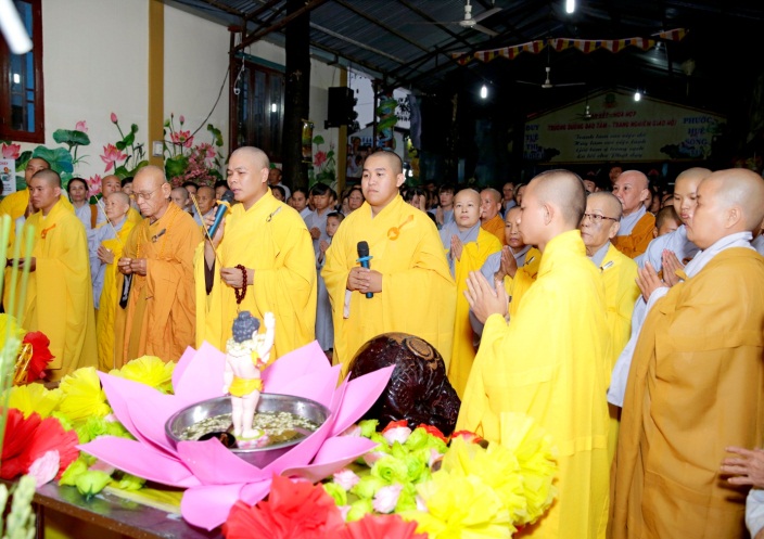  - Mừng đại lễ Phật Đản: Đêm nhạc thiện nguyện tại chùa Huyền Trang (Hình 9).