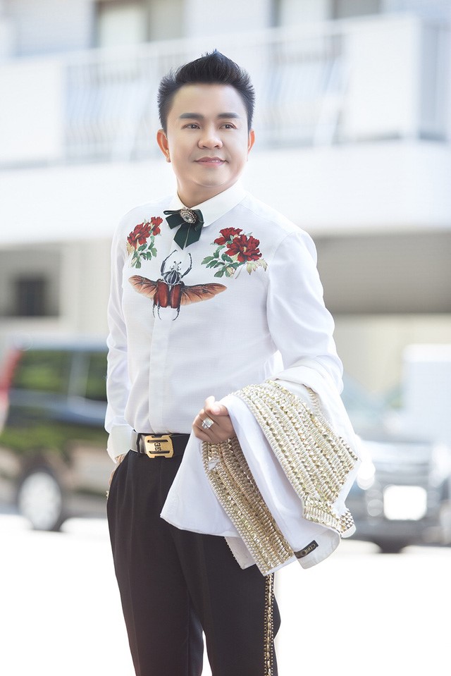 Giải trí - Nam Vương Trương Huy Hoàng lịch lãm trong vai trò giám khảo cuộc thi Tìm Kiếm Thiên Tài Nhí 2018 (Hình 3).