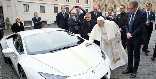Tin thế giới - Được tặng siêu xe Lamborghini Huracan, Giáo hoàng Francis đấu giá từ thiện