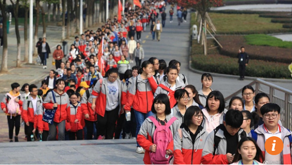 Tin thế giới - Trung Quốc: Hàng nghìn học sinh đi bộ 40km trước kỳ thi đại học