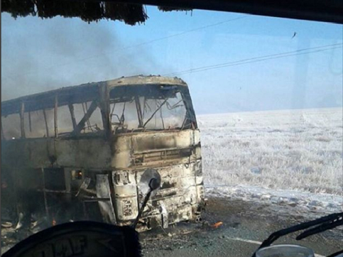 Tin thế giới - Xe buýt cháy rụi ở Kazakhstan, 52 người thiệt mạng