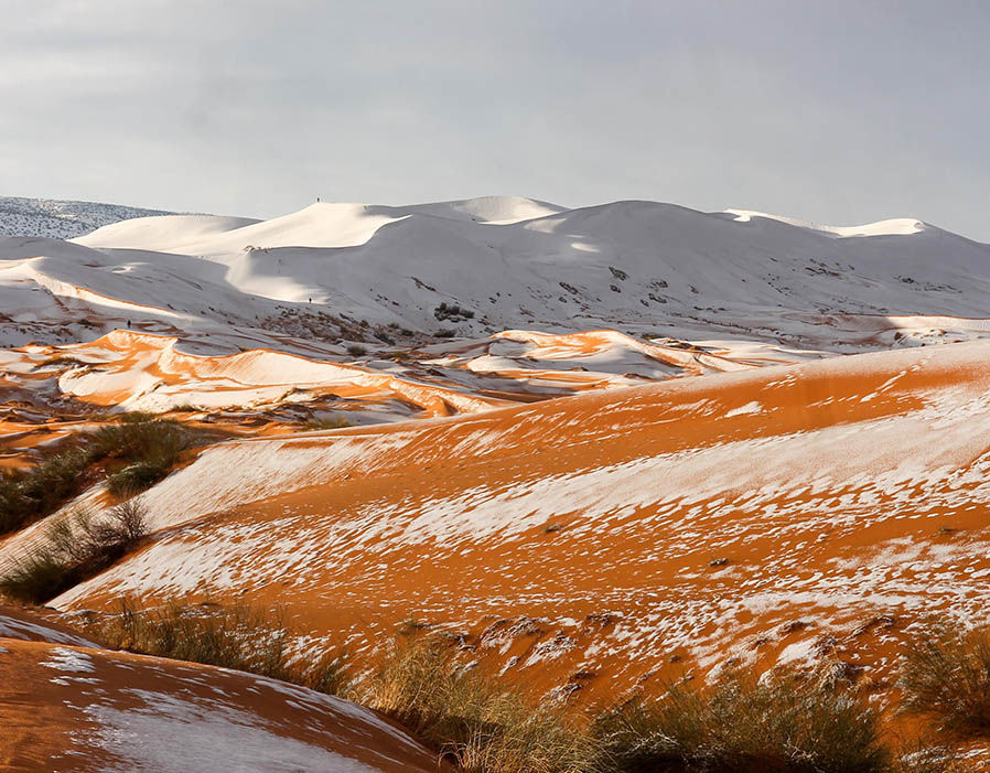 Tin thế giới - Ngỡ ngàng khi tuyết lại phủ trắng sa mạc Sahara (Hình 2).