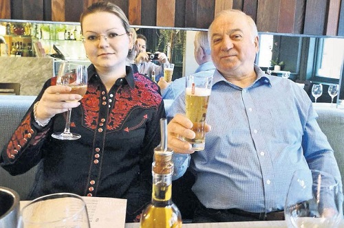 Tin thế giới - Vụ cựu gián điệp Nga bị đầu độc: Điện thoại của 2 cha con mất tín hiệu suốt 4 tiếng 