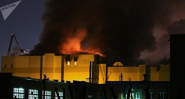 Tin thế giới - Cháy trung tâm thương mại Nga: Số người chết lên tới 53, hàng chục trẻ em mất tích
