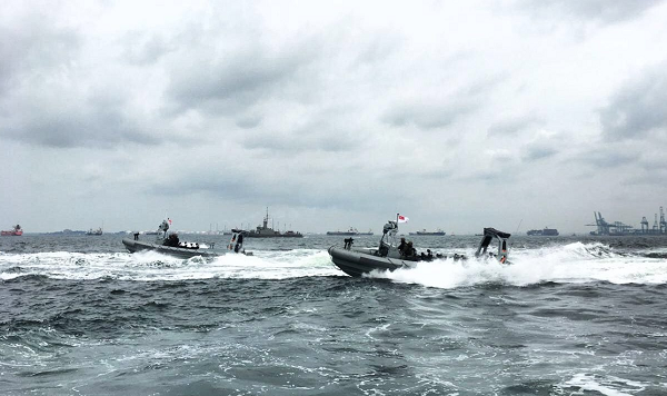 Tin thế giới - Tàu chiến của lực lượng Hải quân Singapore tuần tra quanh đảo Sentosa trong bữa trưa của lãnh đạo Mỹ, Triều (Hình 3).