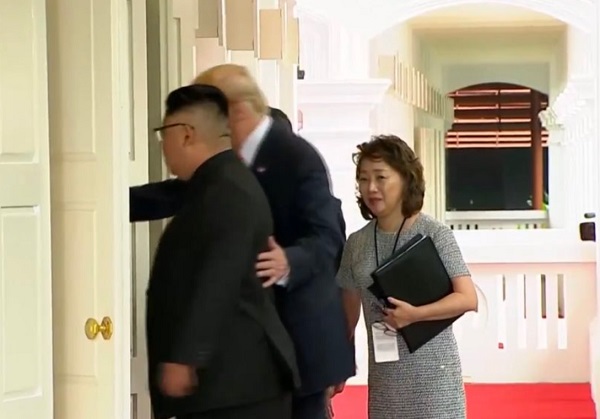 Tin thế giới - Tiểu sử bất ngờ của người phụ nữ duy nhất có mặt trong phòng họp thượng đỉnh Mỹ - Triều
