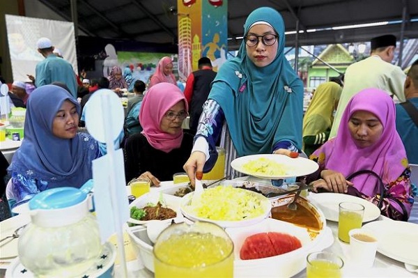 Tin thế giới - Bất ngờ với lý do trở thành tín đồ đạo Hồi của một phụ nữ người Việt tại Malaysia