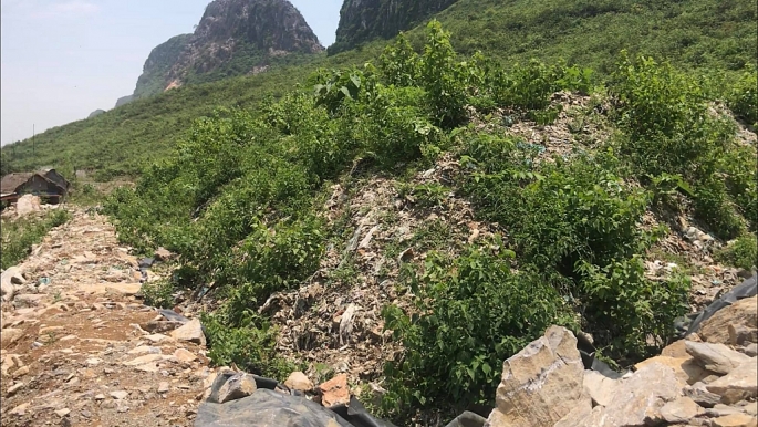 Tin tức - Thuê đất “đổ bậy” 600 tấn rác ở Hòa Bình: Huyện Lương Sơn “loay hoay” xử lý (Hình 2).