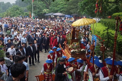 Tin tức - Thủ tướng Nguyễn Xuân Phúc cùng các lãnh đạo Đảng, Nhà nước dâng hương tưởng niệm các vua Hùng (Hình 6).