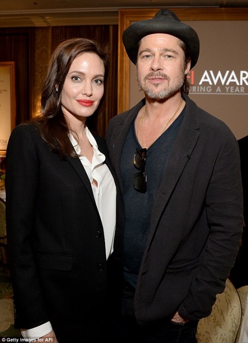 Tin tức - Phản bác cáo buộc của Angelina Jolie, Brad Pitt tiết lộ đã chi cho vợ cũ hơn 200 tỷ đồng (Hình 2).