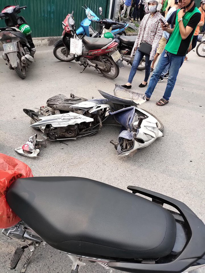Tin tức - Hiện trường vụ tai nạn liên hoàn ở Hà Nội khiến 3 người nhập viện