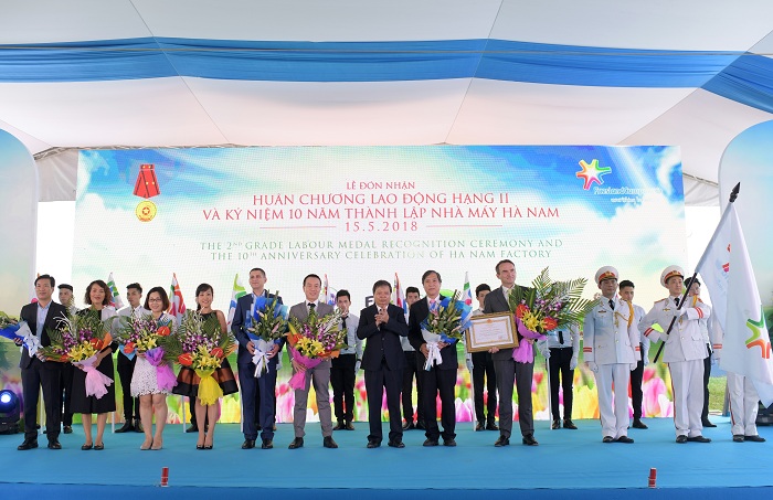 Kinh doanh - FrieslandCampina Hà Nam nhận Huân chương Lao động hạng Nhì (Hình 2).