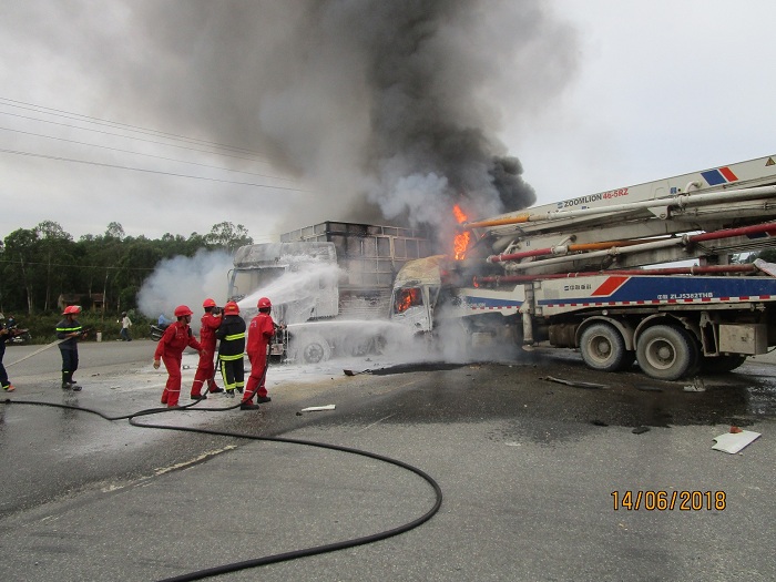 Kinh doanh - Lực lượng PCCC BSR tham gia chữa cháy khẩn cấp 2 ô tô va chạm (Hình 4).