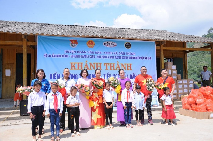  - Đoàn thiện nguyện dự án xây dựng trường tiểu học Tà Moong tổ chức lễ khánh thành trước thềm năm học mới (Hình 10).