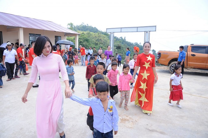  - Đoàn thiện nguyện dự án xây dựng trường tiểu học Tà Moong tổ chức lễ khánh thành trước thềm năm học mới (Hình 11).