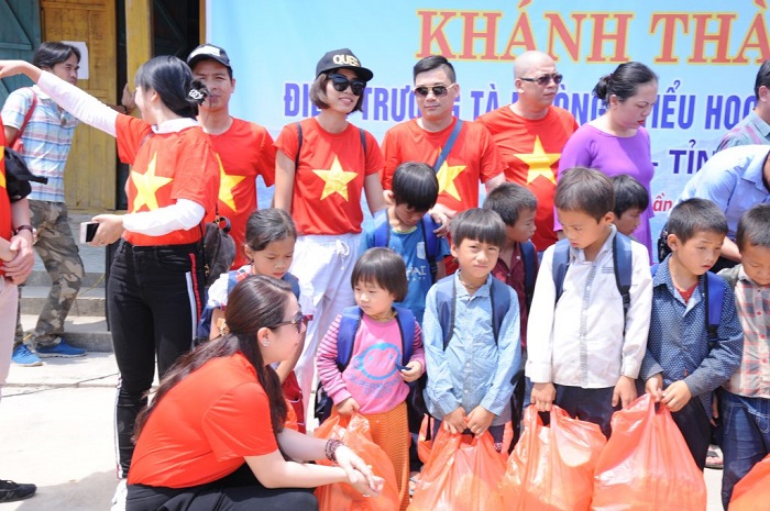  - Đoàn thiện nguyện dự án xây dựng trường tiểu học Tà Moong tổ chức lễ khánh thành trước thềm năm học mới (Hình 13).