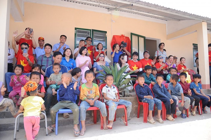 - Đoàn thiện nguyện dự án xây dựng trường tiểu học Tà Moong tổ chức lễ khánh thành trước thềm năm học mới (Hình 8).