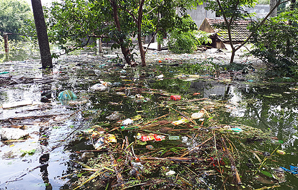 Đời sống - Người dân ngoại thành Hà Nội bị bủa vây trong 'lũ rác' (Hình 8).