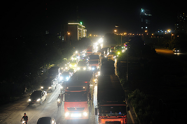 Tin tức - Gần nửa đêm, một số tuyến đường Hà Nội vẫn ùn tắc do người dân đi nghỉ lễ 2/9 (Hình 2).