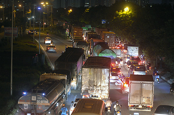 Tin tức - Gần nửa đêm, một số tuyến đường Hà Nội vẫn ùn tắc do người dân đi nghỉ lễ 2/9 (Hình 3).