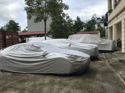 Tin tức - Chuyện lạ ở Việt Nam: Siêu xe bị 'bỏ rơi' bên đường (Hình 2).