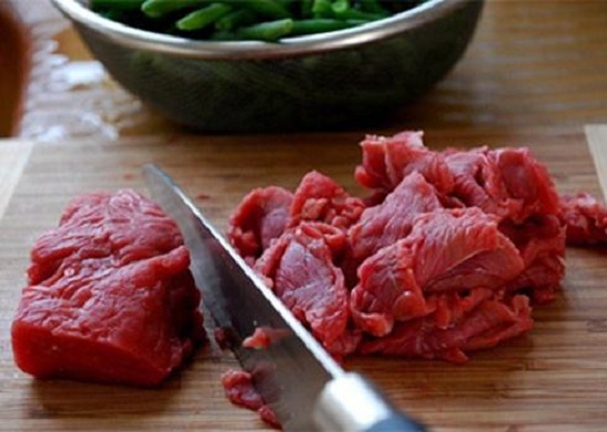 Tin tức - Món ngon mỗi ngày: Biến tấu thịt bò xào ớt chuông lạ mắt (Hình 3).