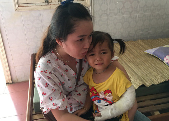 Tin tức - Nạn nhân lở đất ở Thanh Hóa: 'Vợ và em trai mất rồi, không kịp chạy' (Hình 2).