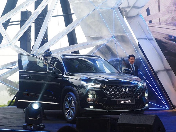 Tin tức - 'Soi' Hyundai SantaFe 2019 vừa ra mắt thị trường Việt Nam, giá thấp nhất 995 triệu đồng (Hình 3).