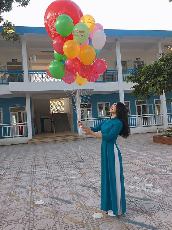 Cộng đồng mạng - Ngẩn ngơ ngắm nhan sắc 5 cô giáo 'xinh nhất Việt Nam'