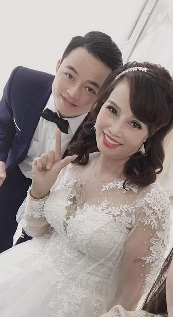 Cộng đồng mạng - Vừa 'tân trang' nhan sắc xong, 'cô dâu 62 tuổi' liền cùng chồng trẻ đi chụp lại ảnh cưới