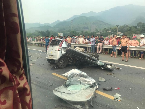 Tin trong nước - Ô tô con nát vụn sau tai nạn kinh hoàng với xe tải, tài xế tử vong