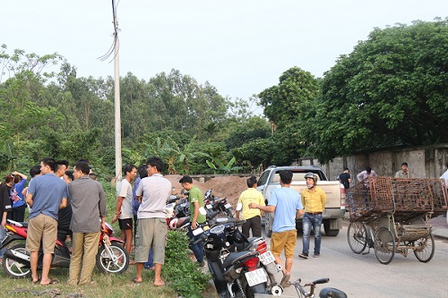 Tin trong nước - Đàn chó cắn chết bé trai 7 tuổi ở Hưng Yên bị công an bắt giữ (Hình 3).