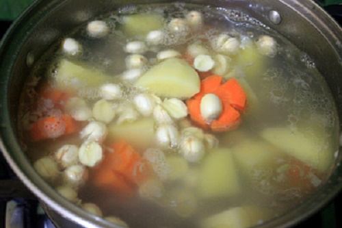 Ăn - Chơi - Cách nấu canh sườn hầm hạt sen tươi thơm ngon, bổ dưỡng (Hình 3).