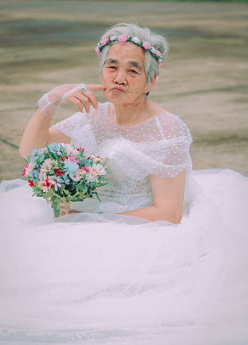 Cộng đồng mạng - Câu chuyện xúc động phía sau bộ ảnh 'nội tôi 89 tuổi mặc váy cưới' (Hình 3).