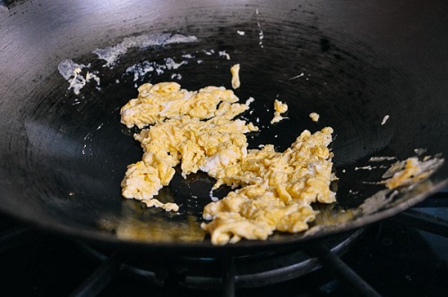 Ăn - Chơi - Chỉ mất 5 phút bạn có ngay món trứng ngon không tưởng cho bữa tối (Hình 2).