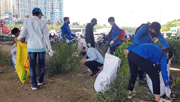 Việc tốt quanh ta - Hơn 1.000 bạn trẻ chung tay dọn sạch các bãi rác tự phát ở Hà Nội (Hình 4).
