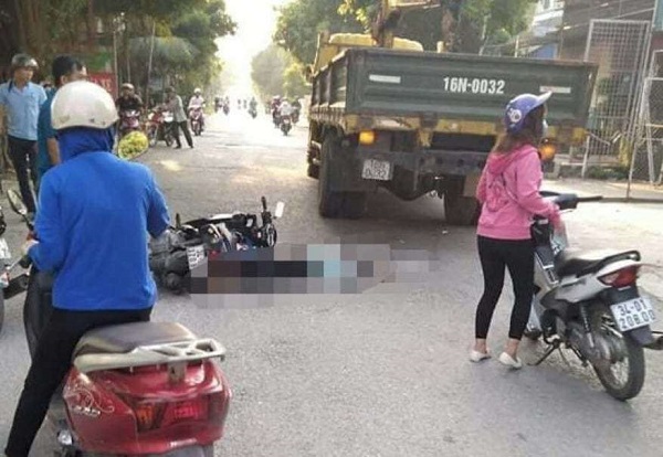Tin trong nước - Tin tức tai nạn giao thông mới nhất ngày 27/9/2019: Tự lao xe 3 bánh vào lan can cầu Vĩnh Tuy, 9X tử vong (Hình 2).