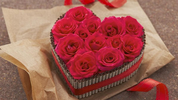 Đời sống - Tại sao lại tặng hoa hồng và socola trong ngày Valentine?