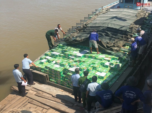 Pháp luật - Khởi tố vụ buôn lậu nước ngọt hơn 8,6 tỷ đồng ở An Giang