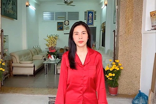 Giải trí - Dàn sao Việt báo hiếu bố mẹ khi thành công: Hòa Minzy mua nhà tiền tỷ, Lý Nhã Kỳ đưa mẹ đi vi vu khắp nơi (Hình 3).