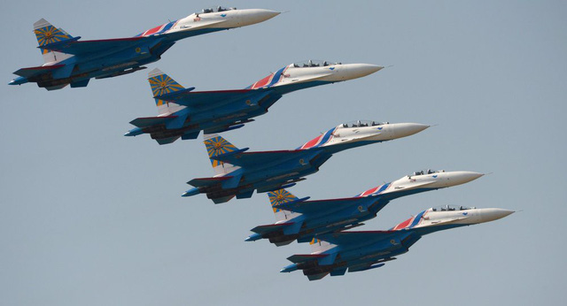 Tin thế giới - Tiêm kích Su-27, Su-30 của Nga ồ ạt bay tới bán đảo Crimea giữa lúc căng thẳng leo thang