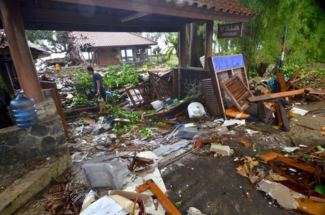 Tin thế giới - Nhân chứng trận sóng thần ở Indonesia: 'Sóng cao hơn cả tòa nhà 3, 4 mét'