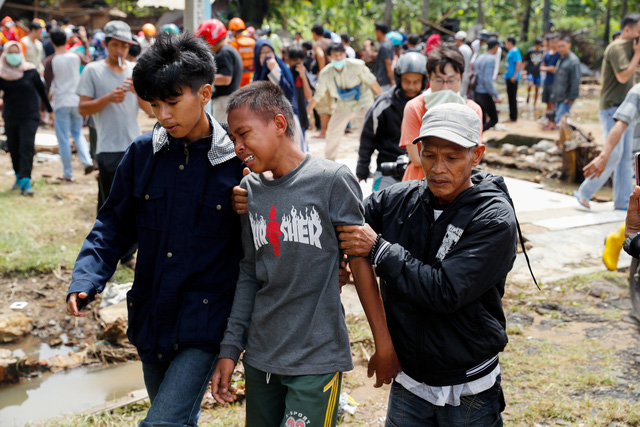 Tin thế giới - Sóng thần Indonesia: Bàng hoàng trước con số thương vong lên tới hơn 1.800 người (Hình 3).