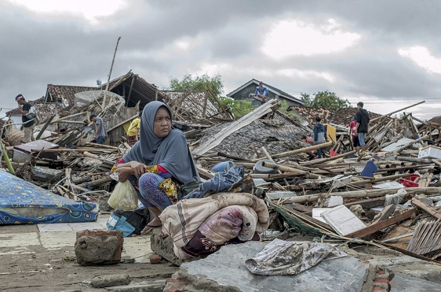 Tin thế giới - Sóng thần Indonesia: Bàng hoàng trước con số thương vong lên tới hơn 1.800 người (Hình 9).