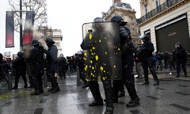 Tin thế giới - Cận cảnh cuộc đụng độ giữa hàng ngàn người biểu tình với cảnh sát Paris (Hình 3).