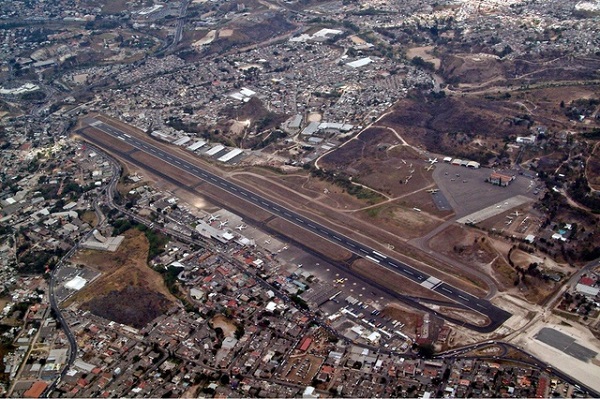 Tin tức - Hiện trường vụ máy bay Mỹ gãy đôi khi hạ cánh tại Honduras (Hình 7).