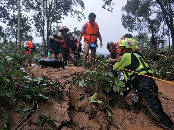 Tin thế giới - Xúc động khoảnh khắc đội cứu hộ giải cứu các nạn nhân mắc kẹt sau sự cố vỡ đập tại Lào (Hình 8).
