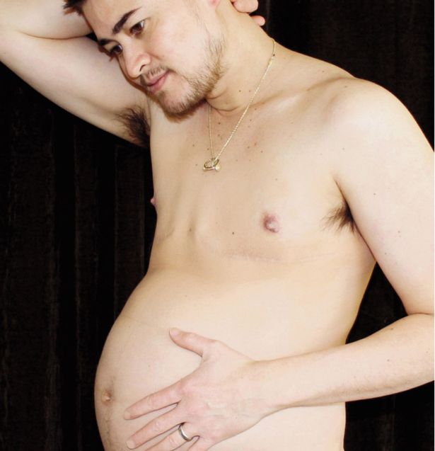 Tin thế giới - Người đàn ông mang bầu đầu tiên trên thế giới dự định sinh con thứ 4 (Hình 2).