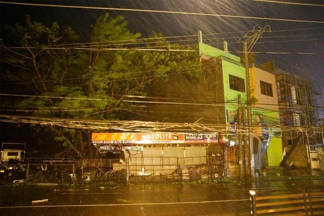 Tin thế giới - Siêu bão Mangkhut đổ bộ, Philippines gồng mình chống chọi